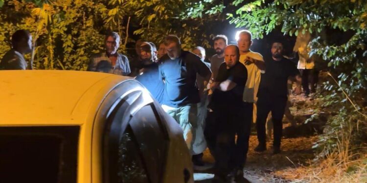 Zonguldak'ın Kozlu ilçesinde, gazeteci Cem Küçük'ün babası Erdal Küçük, fındık bahçesinde ölü bulundu. Cumhuriyet savcısının incelemesinin ardından Küçük'ün cenazesi, Zonguldak Atatürk Devlet Hastanesi morguna götürüldü. ( Gökhan Yılmaz - Anadolu Ajansı )