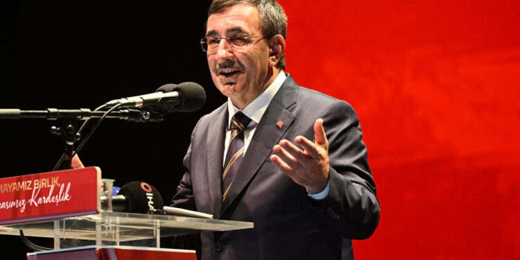 Cumhurbaşkanı Yardımcısı Cevdet Yılmaz, Nevşehir'in Hacıbektaş ilçesinde Kültür ve Turizm Bakanlığınca "Mayamız Birlik, Mirasımız Kardeşlik" temasıyla düzenlenen "Hacı Bektaş Veli'nin Hakk'a Yürüyüşünün 754. Yıl Dönümü Anma Etkinlikleri"ne katılarak konuşma yaptı. ( Sercan Küçükşahin - Anadolu Ajansı )