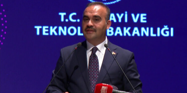 SANAYİ VE TEKNOLOJİ BAKANI MEHMET FATİH KACIR, “İSTANBUL KODLUYOR PROJESİ”NİN TANITIMIN YAPILDIĞI ETKİNLİKTE KONUŞTU (/İSTANBUL-İHA)
