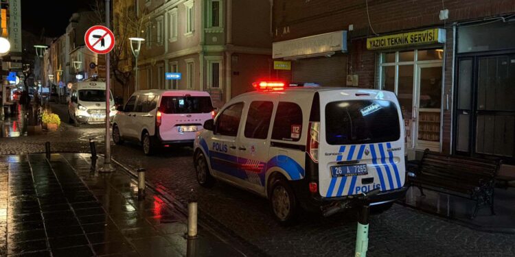 Eskişehir’de Beyza Yavuz (37), arkadaşının evinde ölü bulundu. Yavuz'un kesin ölüm nedeni, yapılacak otopsinin ardından belli olacak. Fotoğraf: Eskişehir,(DHA)