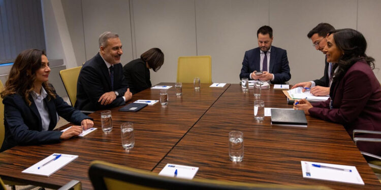 Bakan Fidan, Kanada Dışişleri Bakanı Anand ile bir araya geldi. (DHA)