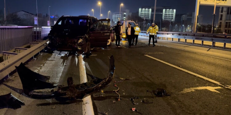 Şişli’de zincirleme kaza: 1’i ağır 2 kişi yaralandı Fotğraf: İstanbul, (DHA)