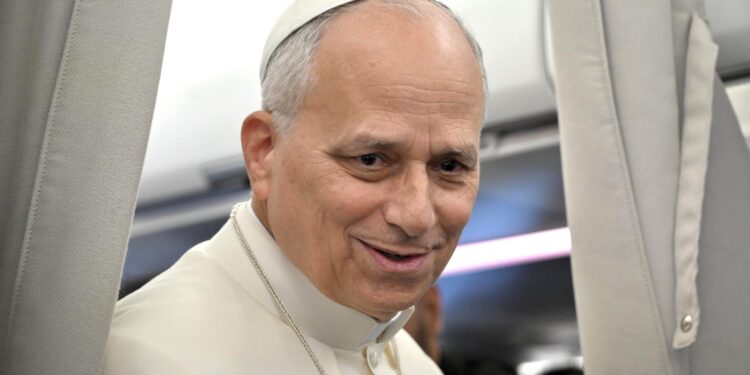 epa12564798 Pope Leo XIV speaks to journalists aboard a flight to Rome at the end of his apostolic journey, following his departure from Beirut, Lebanon, 02 December 2025. The apostolic journey to Turkey and Lebanon was Pope Leo XIV's first international trip from 27 November until 02 December 2025.  EPA/ALESSANDRO DI MEO / POOL